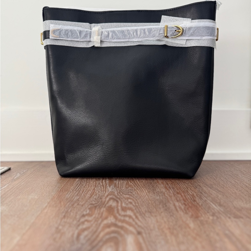 Madewell The Essential Bucket Tote - Black